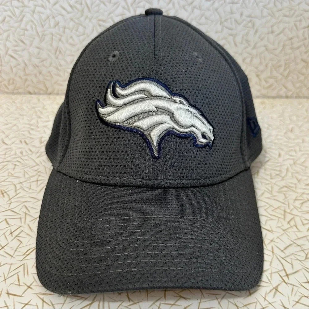 Denver Broncos NFL New Era 39Thirty Flex Fit Hat Sz Md/Lg (Black & Gray)​